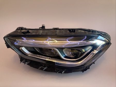 Mercedes-Benz GLA Left